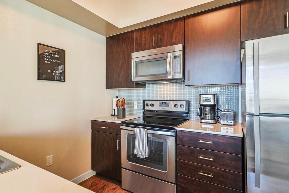 Huge And Modern 3 Bdr And 2 Bth Townhouse In La!