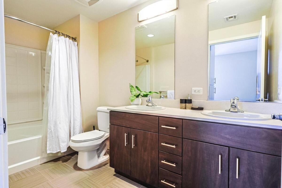 Huge And Modern 3 Bdr And 2 Bth Townhouse In La! Apartment