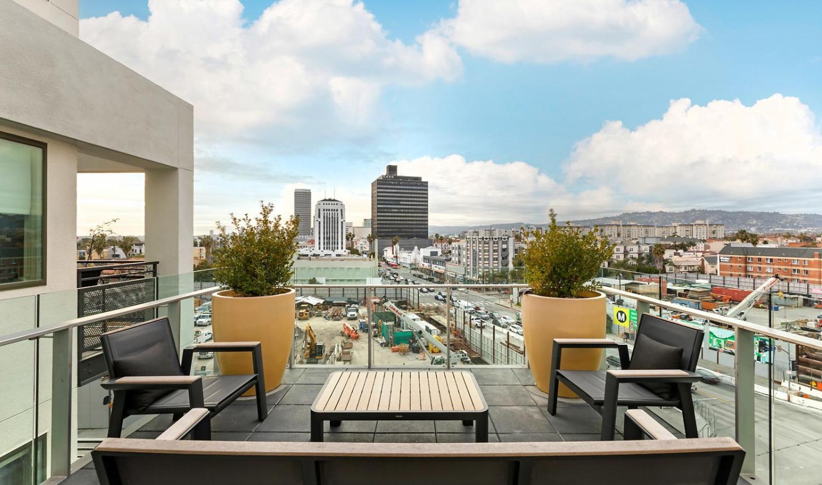 Apartment Huge And Modern 3 Bdr And 2 Bth Townhouse In La!
