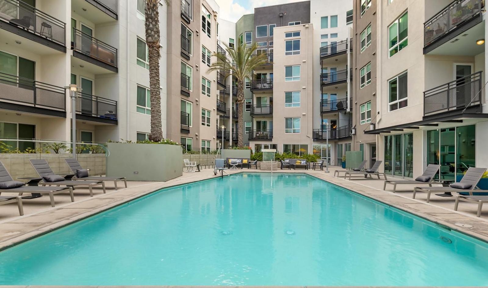 Apartment Huge And Modern 3 Bdr And 2 Bth Townhouse In La!