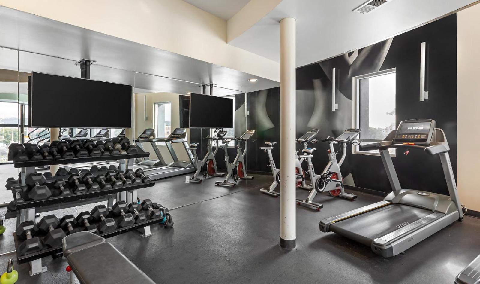 Huge And Modern 3 Bdr And 2 Bth Townhouse In La! *