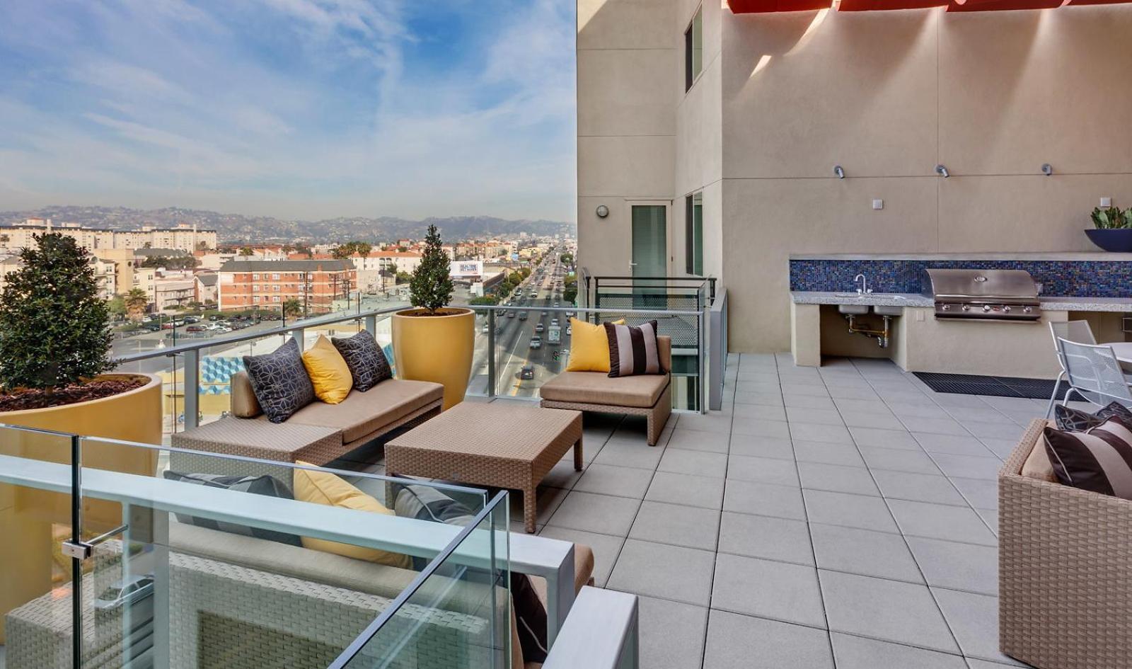 Apartment Huge And Modern 3 Bdr And 2 Bth Townhouse In La!