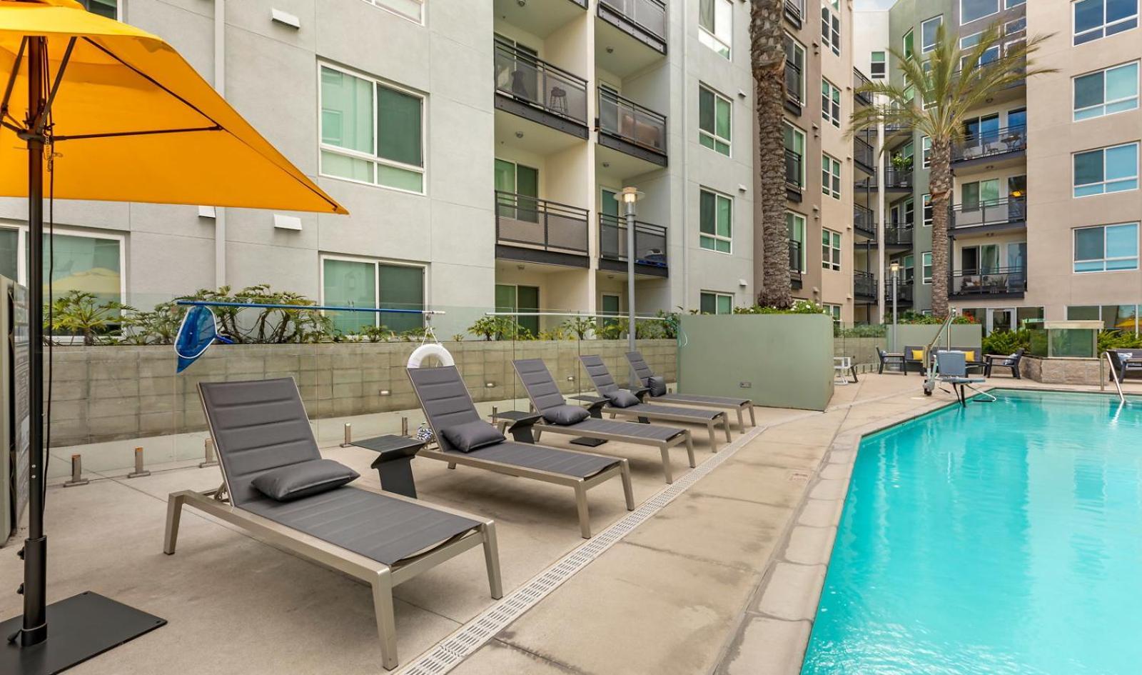 Huge And Modern 3 Bdr And 2 Bth Townhouse In La! Los Angeles